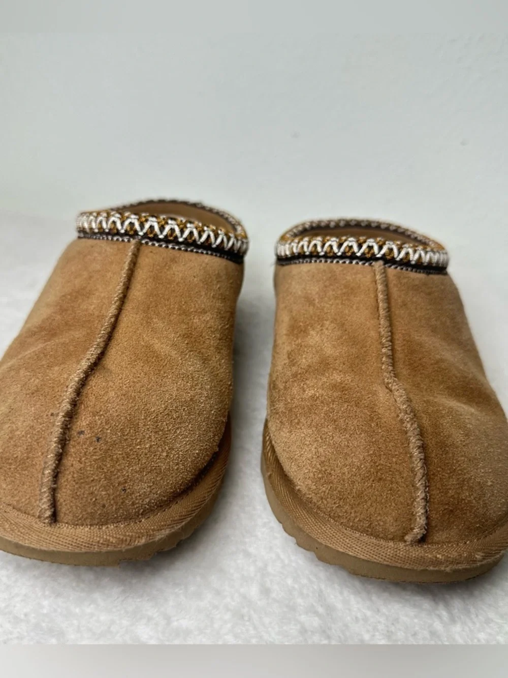 UGG Slip-On Suede Shearling Clogs - Chestnut Brown in Size 3